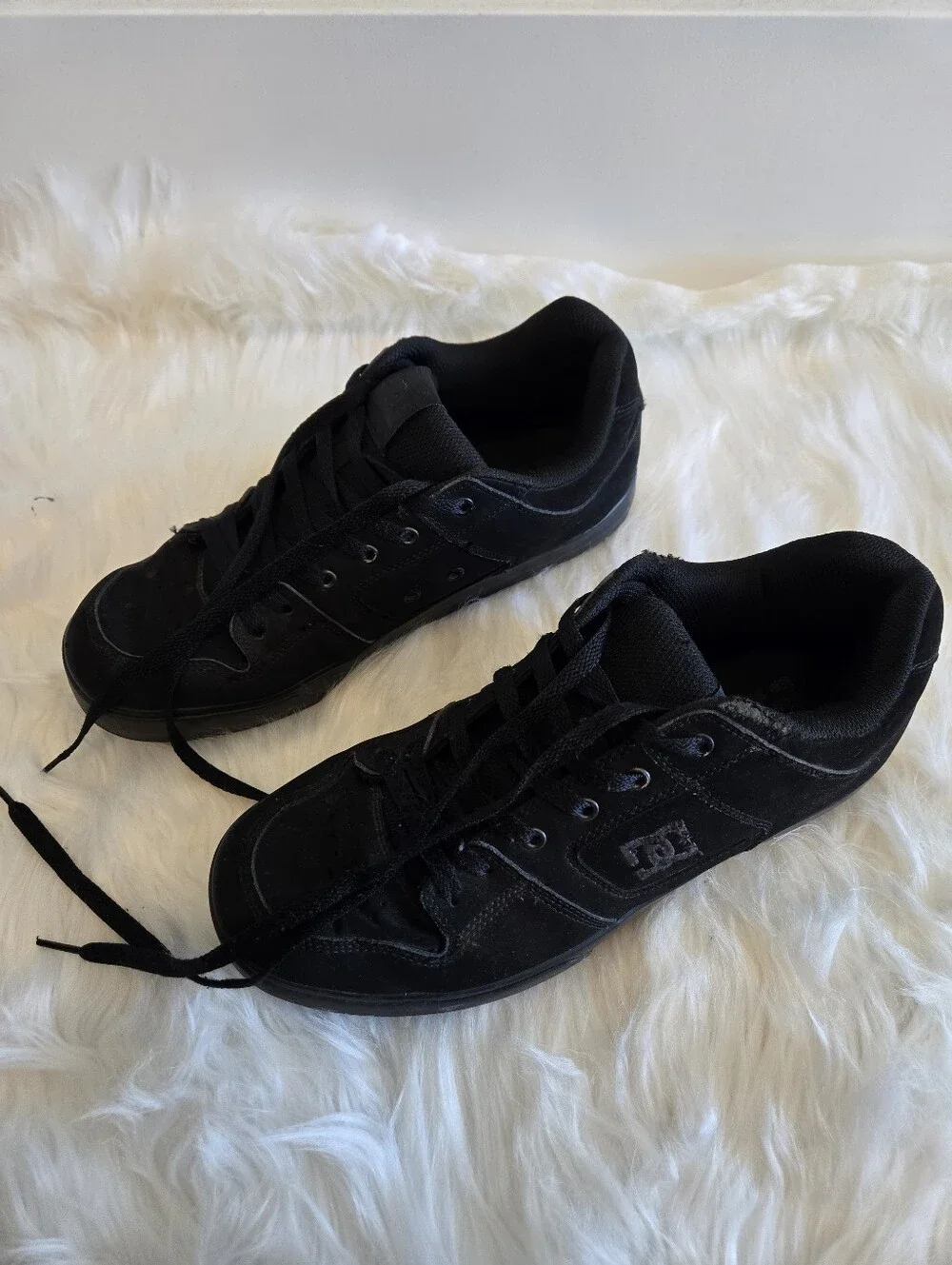 DC Pure Black Suede Skate Shoes Men's Size 12 Low Top Skateboarding Sneakers